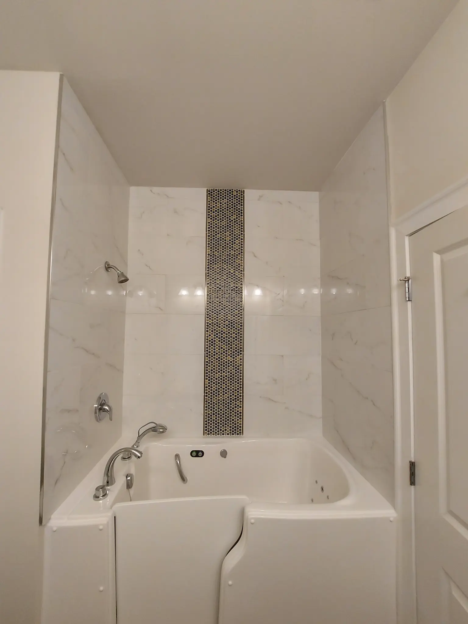Accessible Luxury Tub Surround